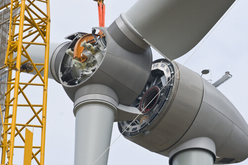 Mechanical assembly of industrial wind turbine components
